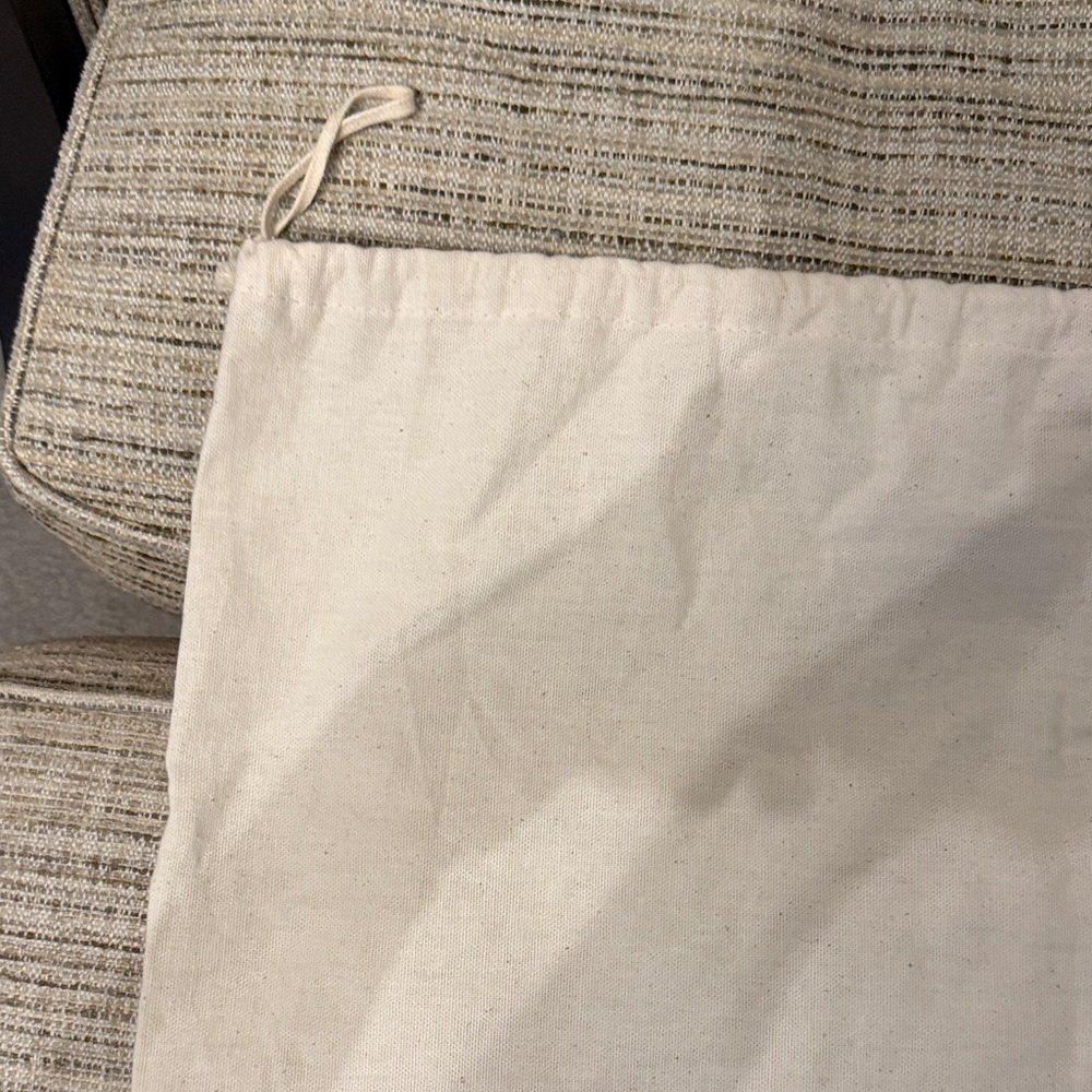 Valentino Cream Dust Bag with Red Tag - Picture 11 of 11